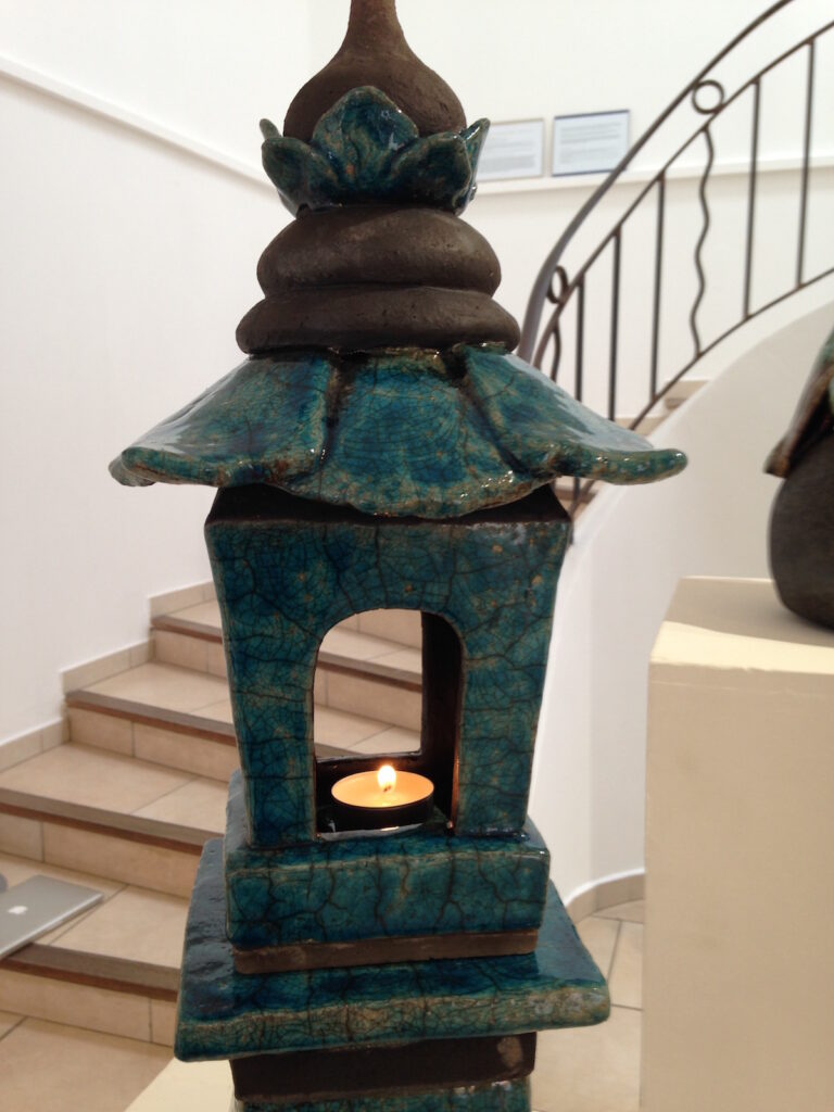 Exposition Sanary - sculptures raku - Emmanuelle Not